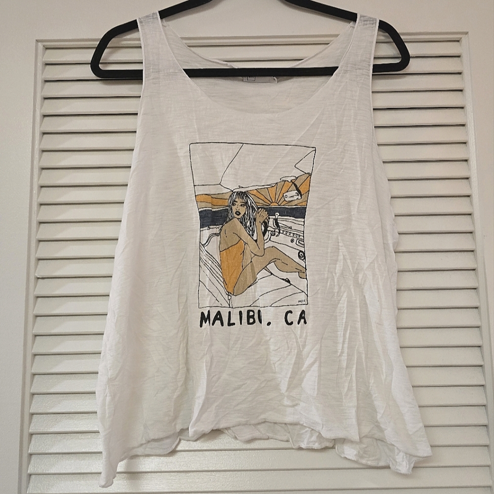 Michelle by Comune - Malibu California Lightweight Flowy Graphic Top
